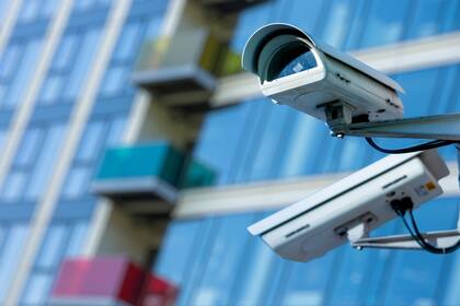 La mayoría de las ciudades del mundo cuenta con cámaras de seguridad y, en muchos sitios, comenzaron a implementar las de reconocimiento facial