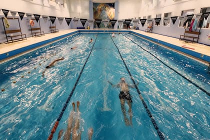 "No pensaron solo en la ubicación de las aulas, sino también en qué cosas se le iba a ofrecer al alumnado, como la pileta, el gimnasio y confiterías", detalla la arquitecta Cecilia Durán.