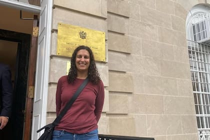 No planea volver, pero cada visita a su ciudad natal es un reencuentro con sus raíces