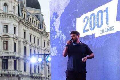 "No podemos seguir tolerando un país con 42% de pobres", dijo en un festival por los 20 años del estallido social de 2001