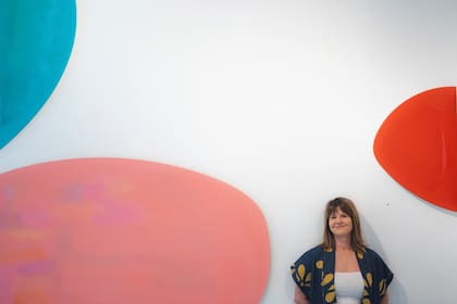 "No podés dejar de prestarle atención a la forma ni al color", dice Jacinta sobre sus obras