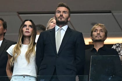 ¡No pudo ser! David Beckham y Victoria Beckham observaron el partido desde el palco y alentaron a Inglaterra hasta la derrota final