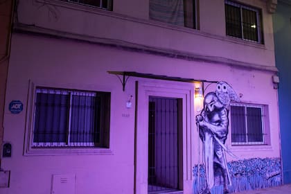 No quedan registros de aquel polo cripto; solamente, el grafiti en el frente