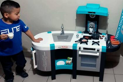 "No quiero ser niña, quiero ser chef", les respondió este niño a sus padres quienes inicialmente le habían negado la cocinita de juguete