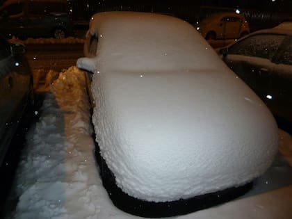 No quitar bien la nieve o el hielo del auto en Carolina del Norte puede significar una multa (Unsplash)