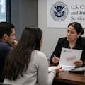 El Uscis endurece las preguntas para obtener la green card: qué anticipan los abogados de inmigración