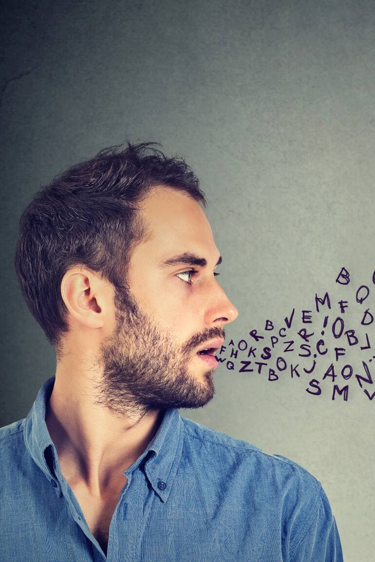 No saber el idioma del otro, no sería un gran problema en las citas actuales