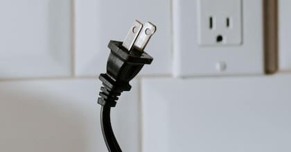 No se debe olvidar apagar los interruptores de luz porque estos también pueden ser perjudicados por los picos de voltaje que se producen cuando regresa la electricidad