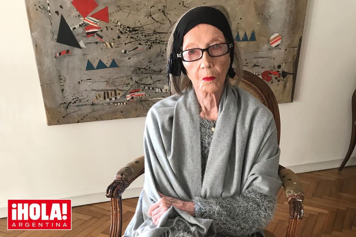 “No se me ocurría exponer. Pintaba y los cuadros quedaban en casa, guardados en los placares”, dice sobre su debut tardío como artista plástica.