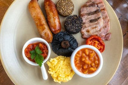 No se trata de llenarse de comida con alto contenido calórico sino de mantener una dieta variada y nutritiva.