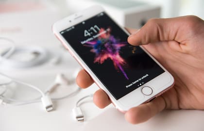 No sería extraño que en algunos meses, Apple anuncie una versión de iOS 15.6.1 e, incluso, 15.6.2