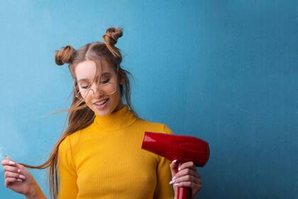 No solo ayuda a prevenir el frizz, sino que también prolonga la forma de tu peinado