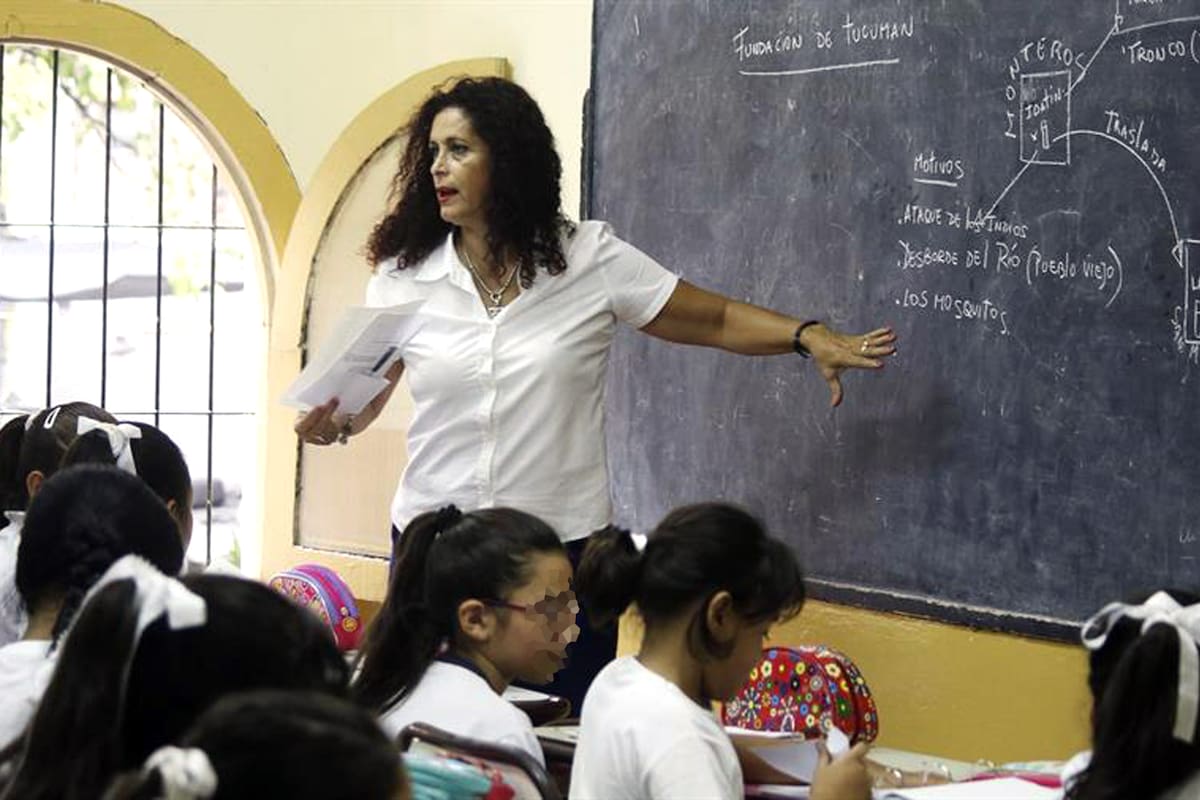 “No solo enseñamos", explican los docentes consultados