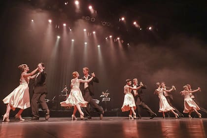 No solo las piezas más conocidas de Piazzolla inspiran esta "ruta"; en escena se bailan composiciones menos transitadas así como músicas de otros compositores