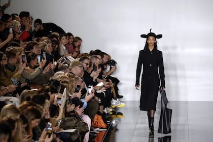 No solo se trata de observar la ropa, sino de entender las diferentes facetas que le dan sentido al hecho cultural