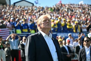 No son solo los Knicks: la asistencia de Trump a grandes partidos suele traer problemas al local