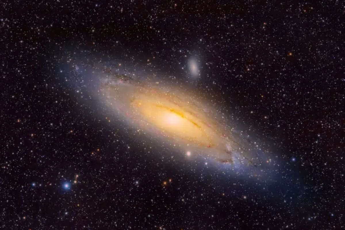 No son tanto las galaxias las que se alejan unas de otras, sino el espacio entre ellas, el tejido del propio universo, que se expande a medida que pasa el tiempo