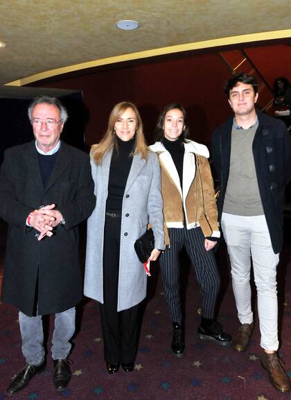 Oscar Martínez y su mujer, Marina, aprovecharon la avant premiere para disfrutar en familia
