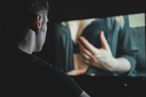 No te acuestes con extraños que pueden filmarte