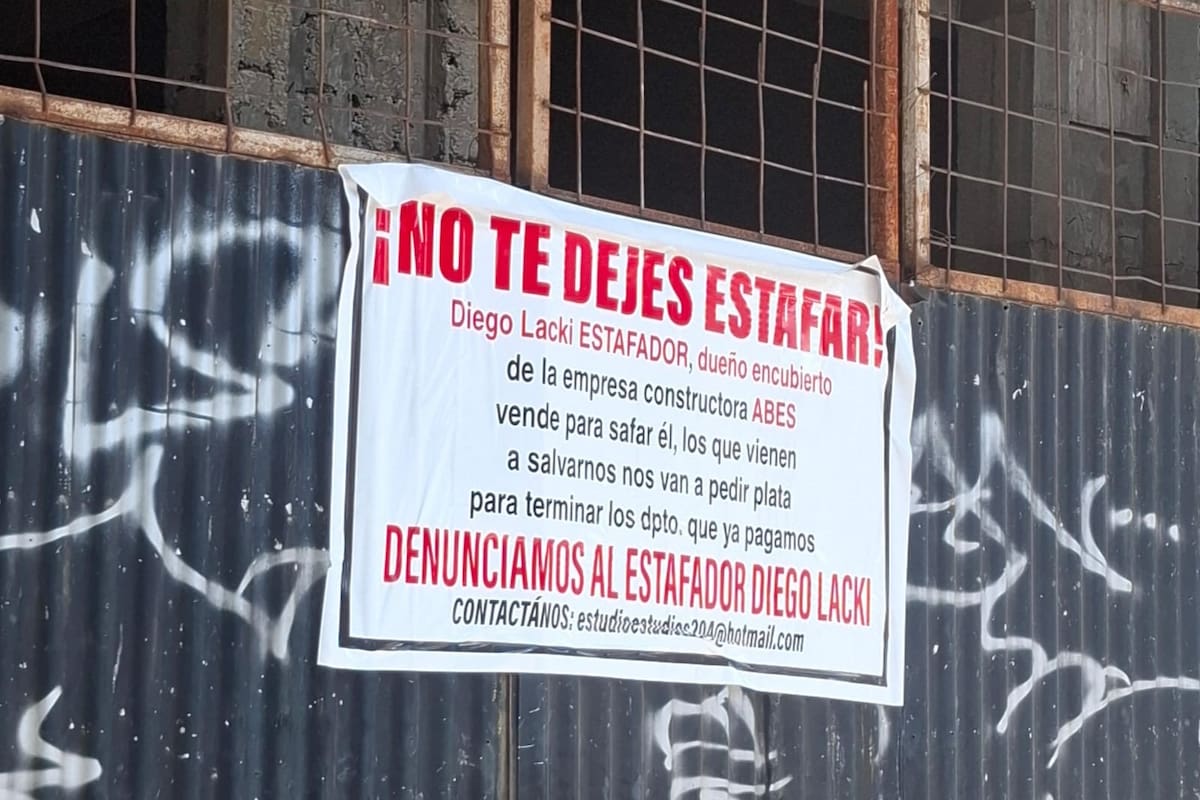 "¡No te dejes estafar!", los reclamos que aparecieron de los damnificados en La Plata