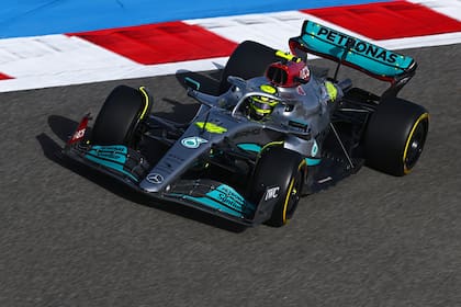 "No veo una solución a corto plazo", expresó Lewis Hamilton sobre los problemas en su Mercedes, luego de las prácticas para el Gran Premio de Bahréin de Fórmula 1.
