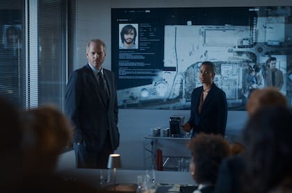 Noah Emmerich y Angel Coulby en Suspicion
