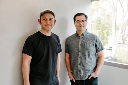 Noam Shazeer y Daniel De Freitas fundaron Character.ai en 2021 después de conocerse en Google; volvieron a esta compañía en 2024; este año Shazeer se fue a OpenAI