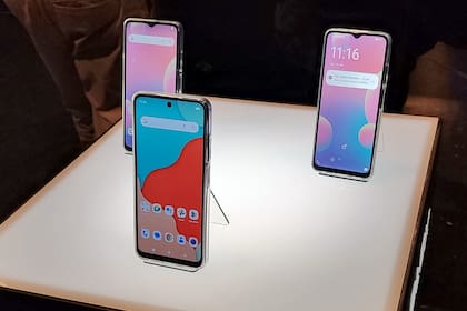 Noblex presentó tres nuevos smartphones que apuntan al segmento más económico del mercado