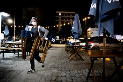 Noche con restricciones en Pinamar