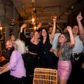 El ritual colectivo que conquistó los bares y ganó la noche porteña