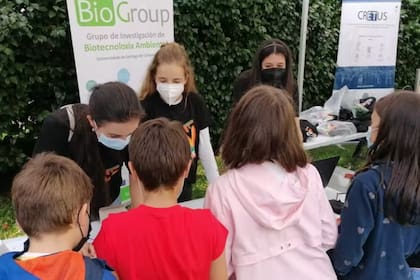 Noche de los investigadores del 2021 con la participación de alumnado de primaria en el memo-juego