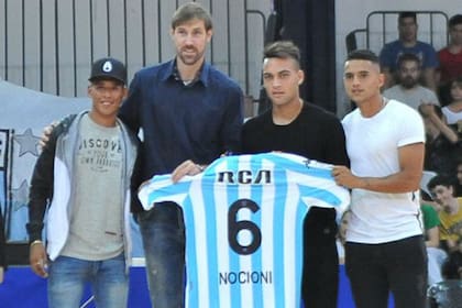 Nocioni, con Lautaro Martínez, Zaracho y Cuadra