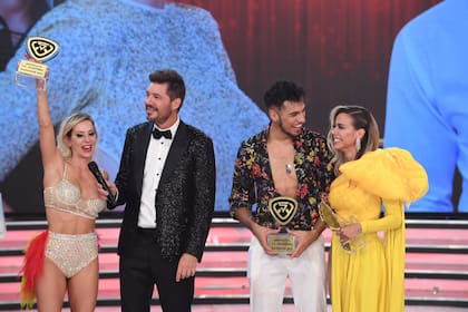 Noelia Marzol, junto a su equipo en el momento de festejar el título de La Academia