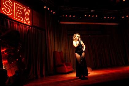 ARCHIVO-. Adabel Guerrero forma parte del elenco de Sex, junto a Noelia Marzol, Tyago Griffo, Romina Richi, Tuco López, Diego Ramos y Felipe Colombo