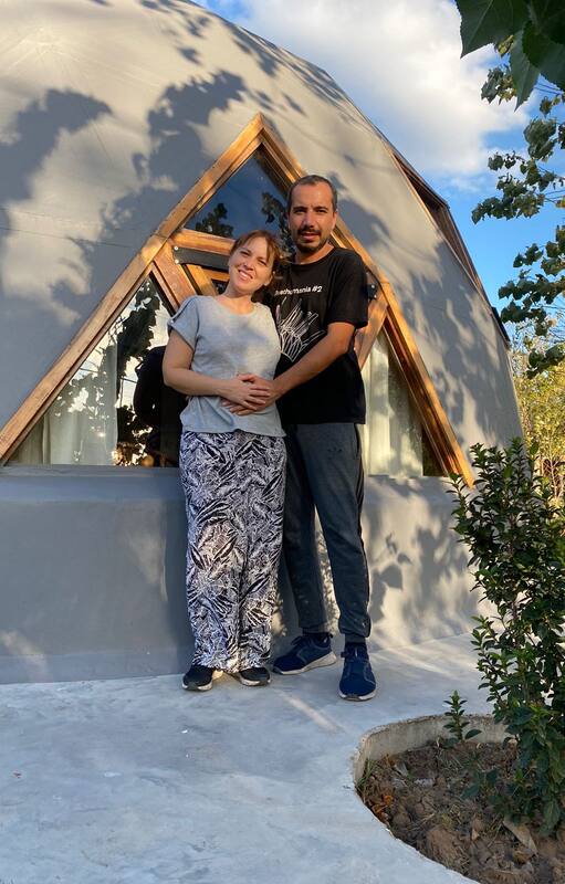 Noelia Salom y Martiniano Caballieri encontraron su lugar en el mundo a 170 km de su hogar en Buenos Aires.