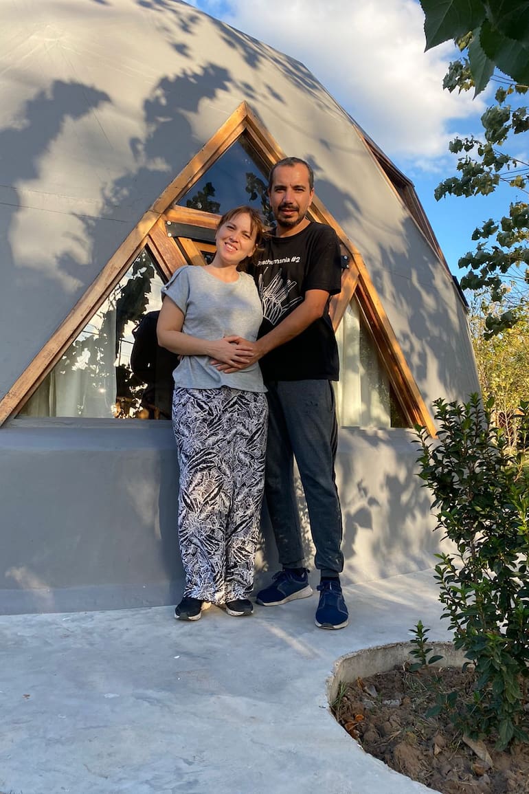 Noelia Salom y Martiniano Caballieri encontraron su lugar en el mundo a 170 km de su hogar en Buenos Aires.