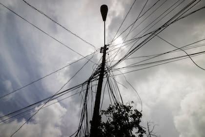 Noem prometió respaldar la reconstrucción de Puerto Rico, una isla que todavía lidia con las secuelas de desastres naturales y padece interrupciones eléctricas constantes