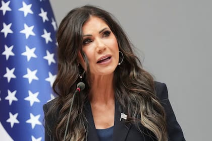 Noem señaló que las condiciones de Venezuela ya no cumplen los criterios para designar el TPS
