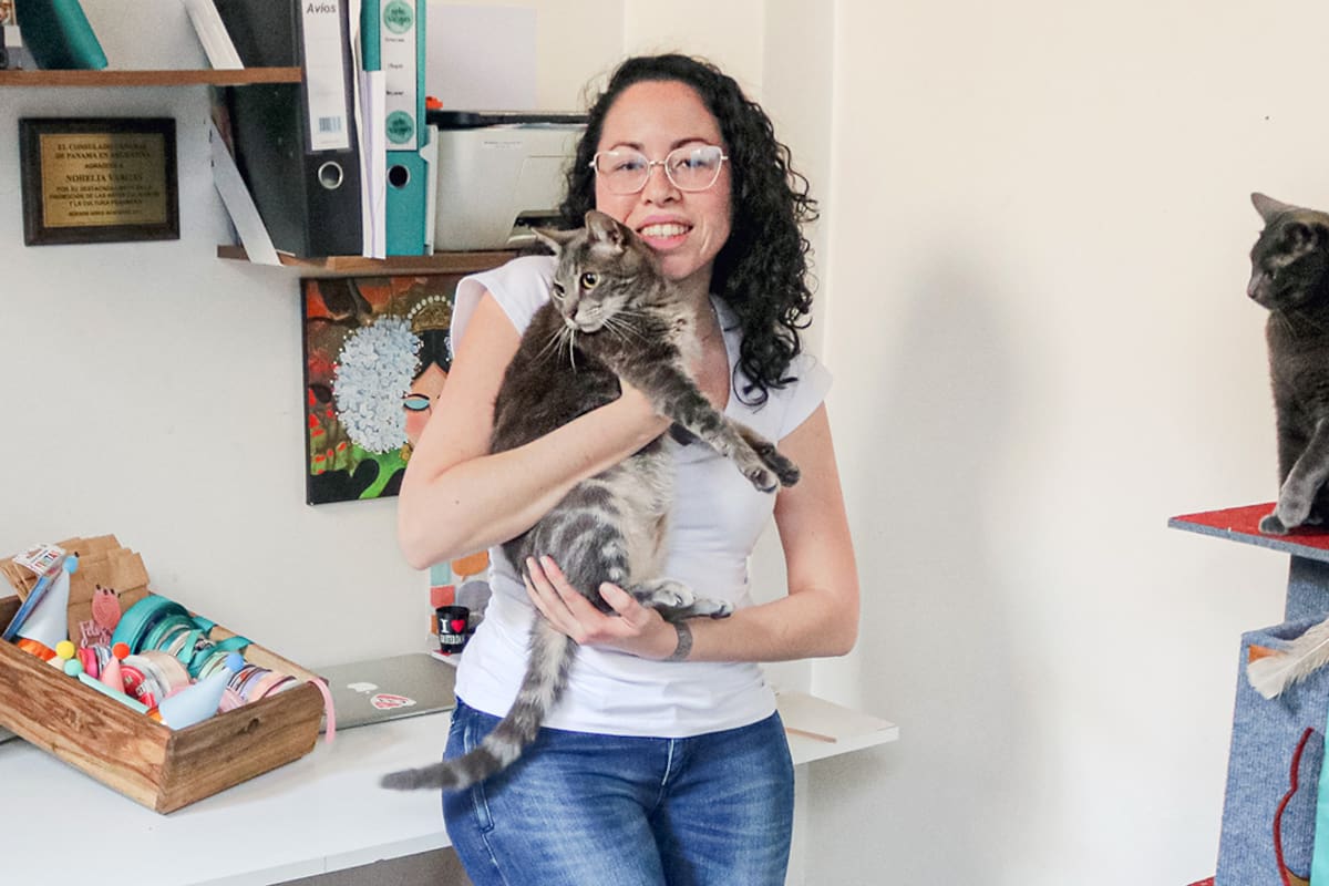 Nohelia creó una línea saludable de snacks para mascotas.