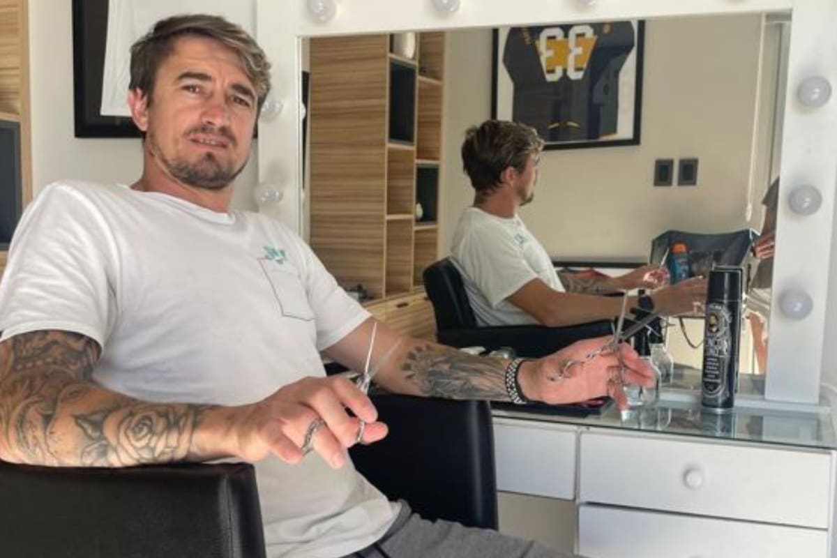 Noir se instaló en Villa Elisa y se puso una peluquería en su casa