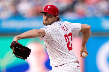 Nola y Realmuto ayudan a Filis en victoria de 7-2 ante Diamondbacks