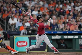 El jonrón de dos carreras de Nolan Arenado impulsa a Diamondbacks 3-2 sobre Astros