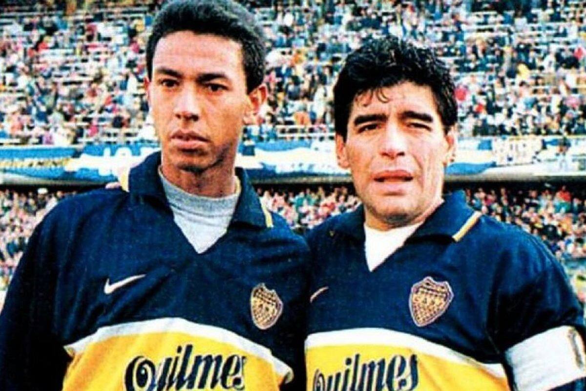 Nolberto Solano, junto con Maradona en su período en Boca