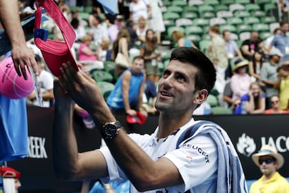 Nole sigue su paso firme en el primer Grand Slam del año