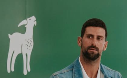 Nole y la cabra, una imagen ahora presente en una de sus indumentarias