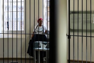 Setenta años después de rebelarse contra el apartheid, mujeres sudafricanas dicen que falta libertad