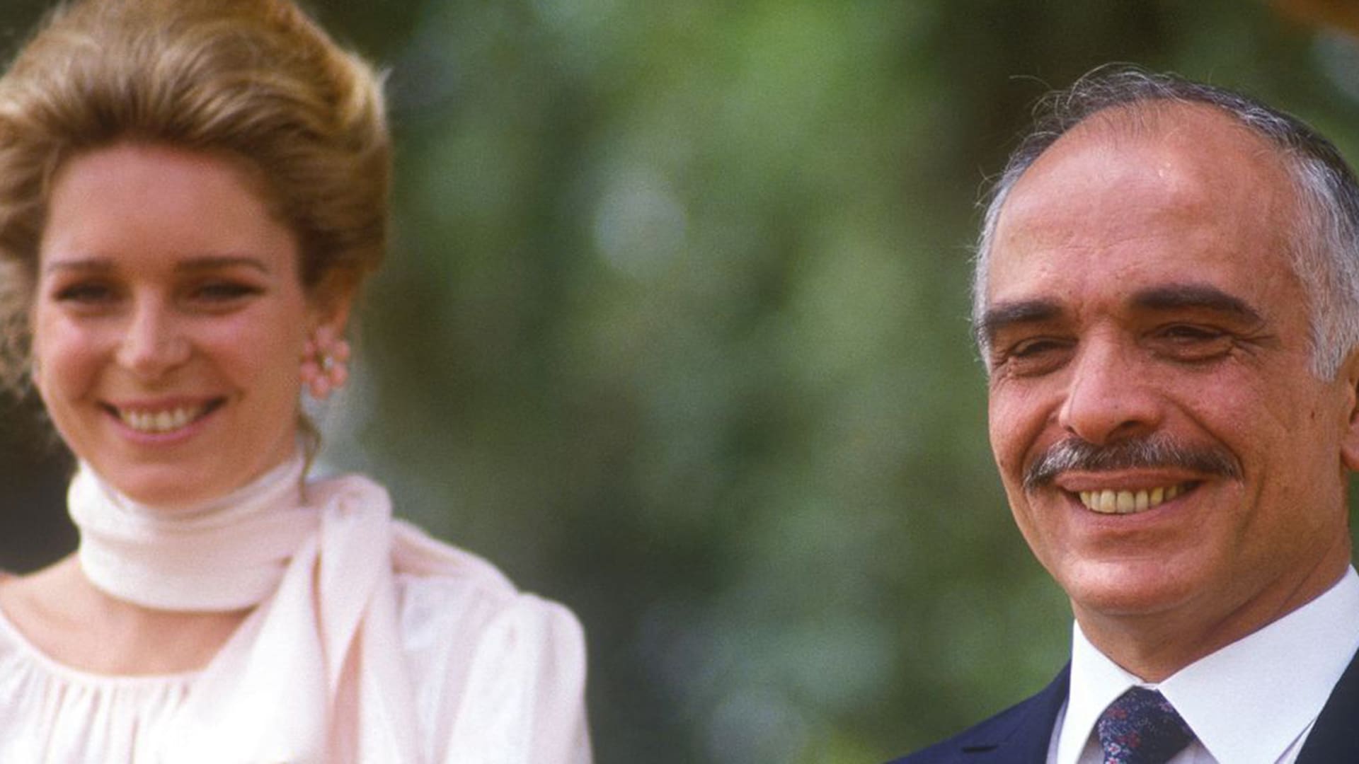 Los reyes Hussein y Noor de Jordania, en 1984