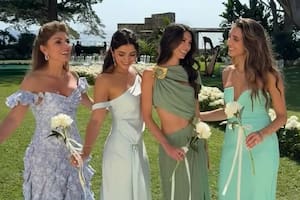Noor, Iman y Farah, Las hermanas Pahlaví, junto a su madre, Yasmine