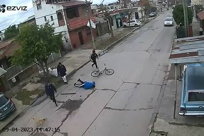 Noquean a un adolescente para robarle la bicicleta a plena luz del día