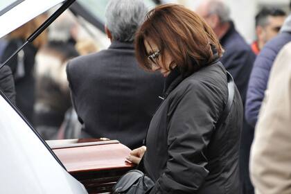 Nora Carpena despide los restos de su compañero de vida